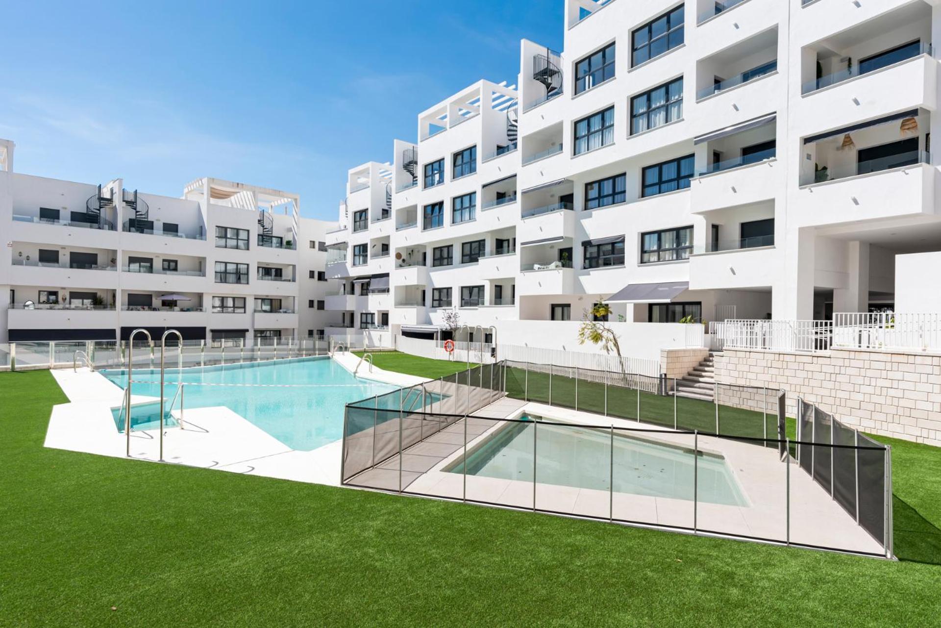 Beautiful 2-Bedroom Apartment Near Center And Beach Estepona Kültér fotó