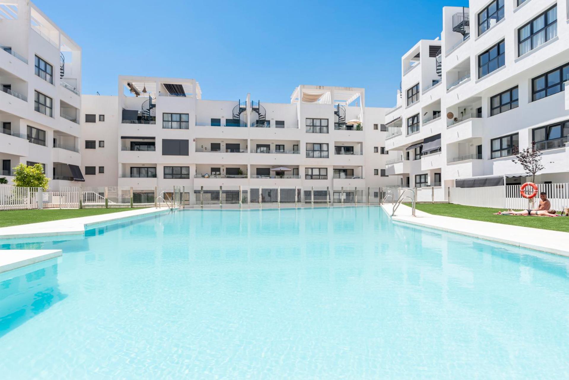 Beautiful 2-Bedroom Apartment Near Center And Beach Estepona Kültér fotó